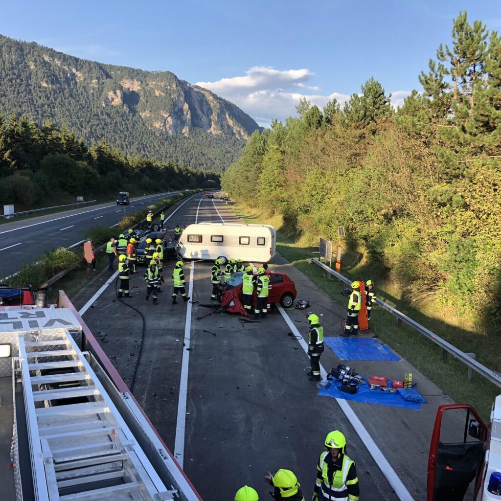 Verkehrsunfall A2 Südautobahn höhe Schütt (Bild 2)